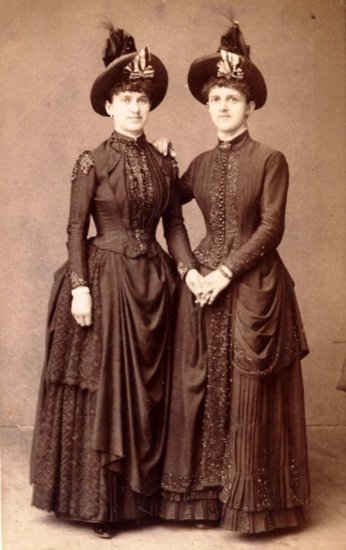 Sisters in Matching Dresses From the Victorian Era (4).jpg