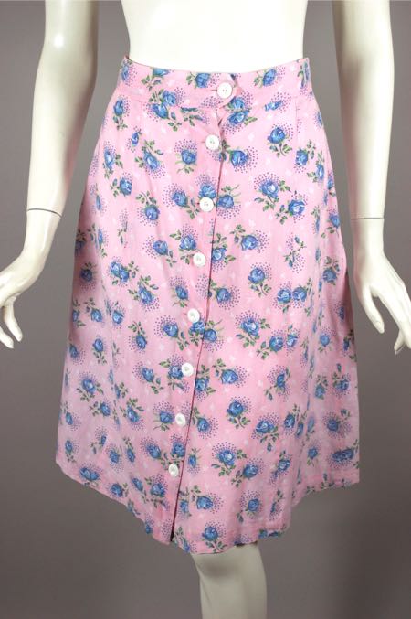 SK102-pink cotton floral print 1940s skirt size M blue roses - 1.jpg