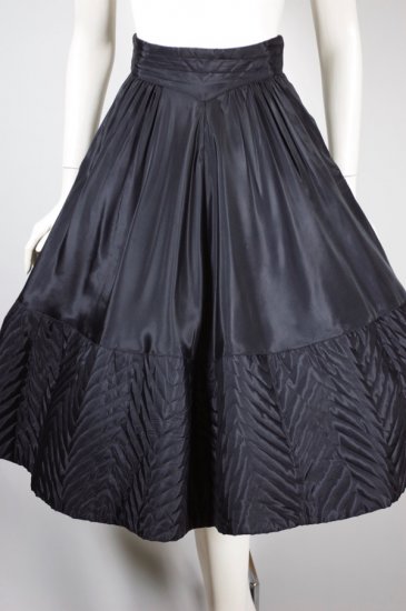 SK120-qulited hem black taffeta 1950s circle skirt S - 1.jpg