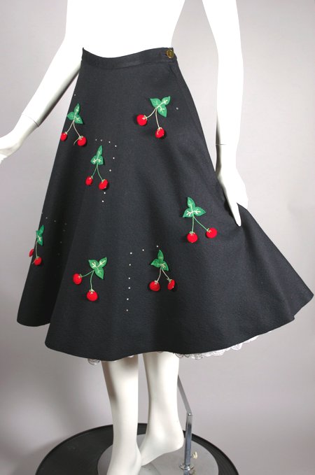 SK99-authentic 1950s circle skirt felt black cherries VLV rockabilly - 7.jpg