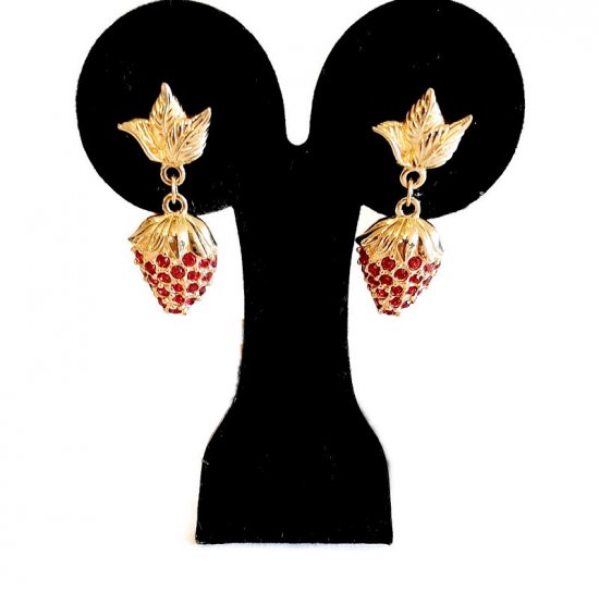 strawberry dangle earrings 1.jpg