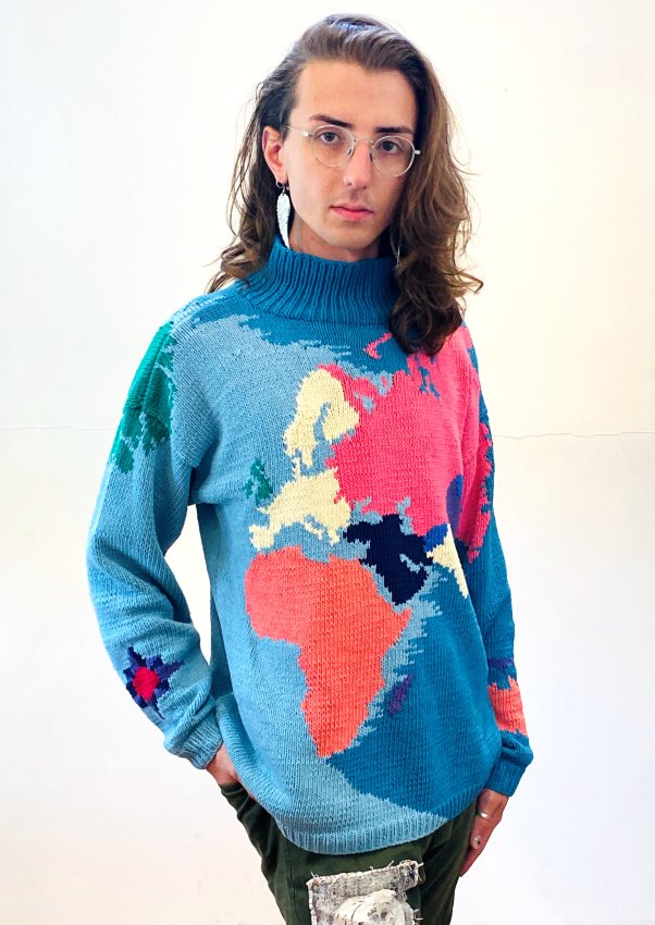 Sweater_Vogue-Pattern-Kay-Niederlitz_World-Map_Intarsia_GW11423-5_02.JPEG