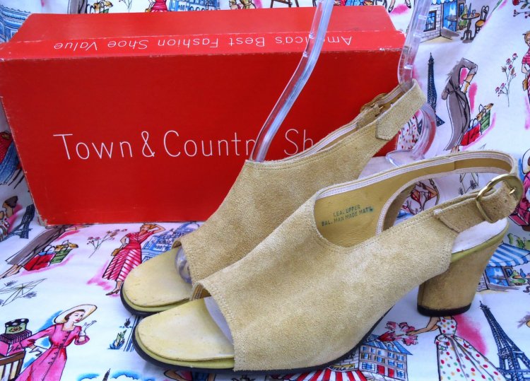 TOWN_COUNTRY_suede w_box3.jpg