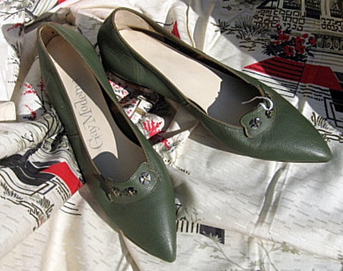 unworn 60s shoes flats button trim,anothertimevintageapparel.jpg