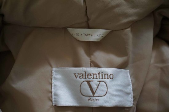 Valentino label.jpg