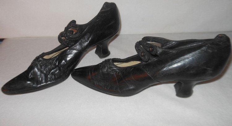 What era are these shoes from? | Vintage Fashion Guild Forums