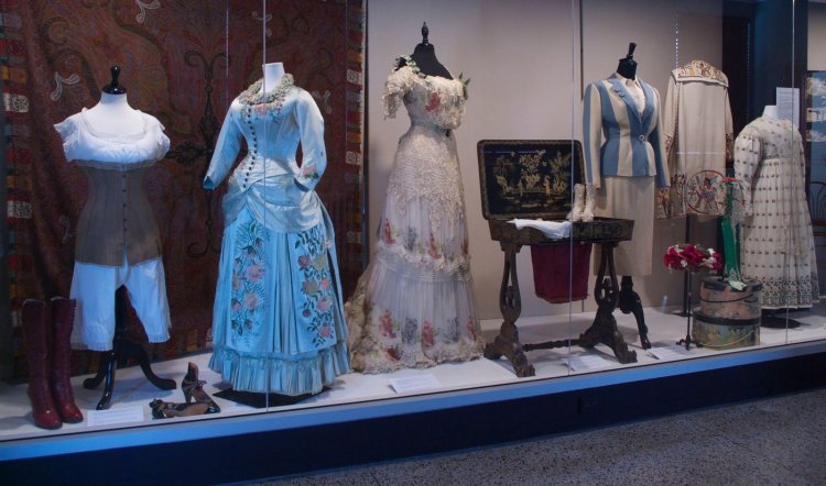 VIews_of_our_exhibition_Treasures_from_the_Collection_during_2015.0.jpg