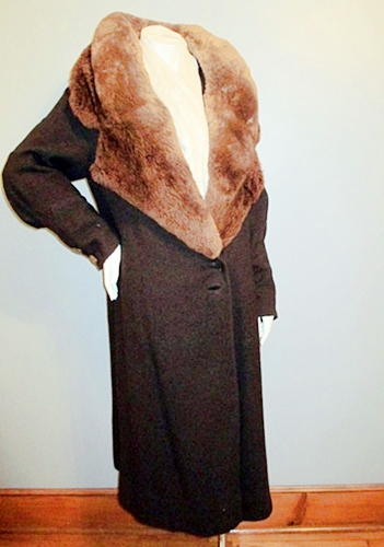 vintage 1930s wool coat huge fur collar,anothertimevintageapparel.JPG