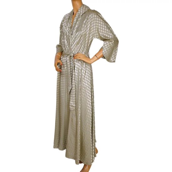 Vintage-1940s-50s-Dressing-Gown-Designed-full-0-2048-843.jpg