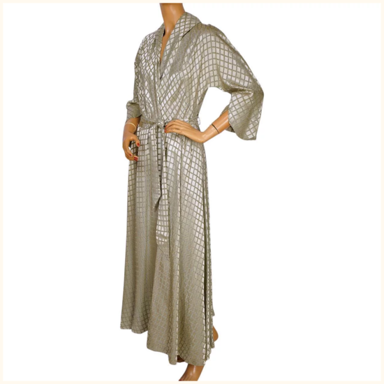 Vintage-1940s-50s-Dressing-Gown-Designed.png