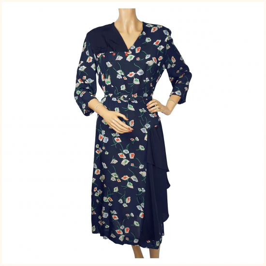 Vintage-1940s-Floral-Print-Rayon-Dress.png