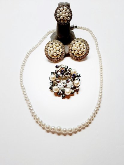 vintage 1950 pearl jewelry lot,rings earring set,brooch,faux pearl necklace.jpg