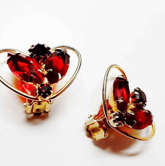 vintage 1950s large red earrings,rhinestone,ruby earrings,clips,costume jewelry.jpg