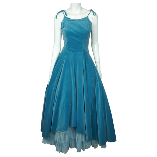 Vintage-1950s-Velvet-Ball-Gown-Formal.png