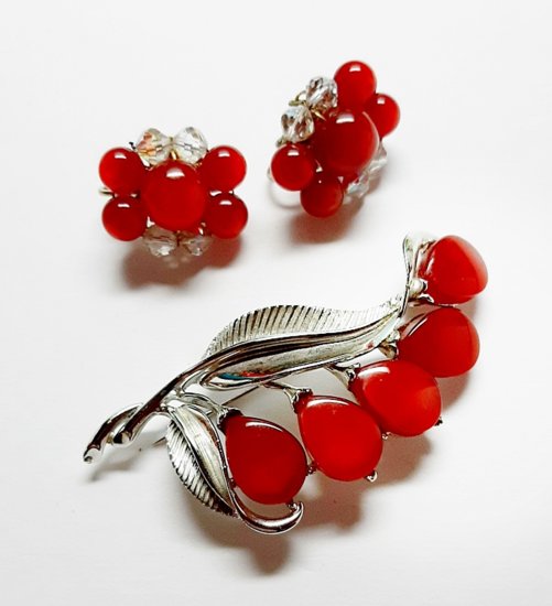 vintage coro style brooch,red,red earrings,vintage 1950s.jpg