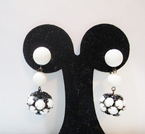 vintage-earrings-dangles-balls-vogue-60s-clips-white-black-disco-anothertimevintageapparel.JPG
