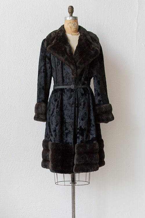 vintage1970svelvetfurblackcoat.jpg