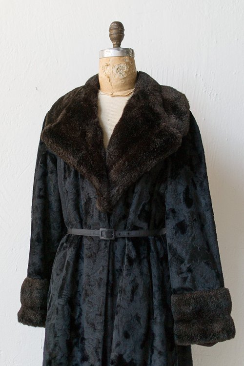 vintage1970svelvetfurblackcoat_04.jpg