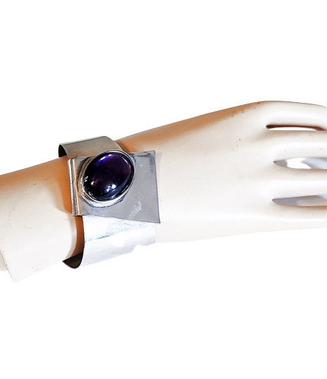 vitage_80s_90s_geometric_chrome_cuff_bracelet_with_purple_stone_artisan-removebg-preview.png