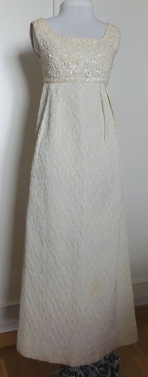 whitedress1.jpg