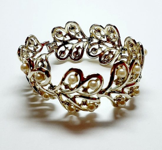 wide link pearl rhinestone 1960s bracelet,vintage bracelet with pearls, costume bracelet.jpg