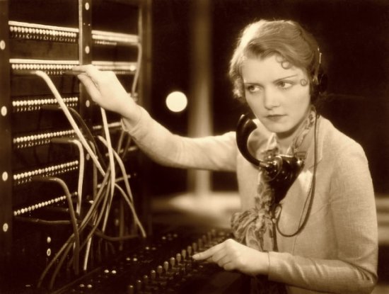 women-telephone-operators-at-work-12.jpeg