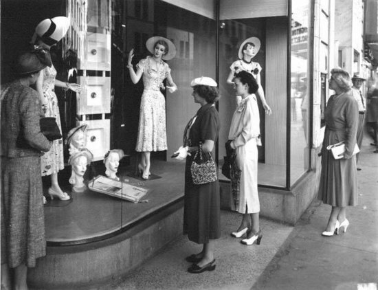 Women window shopping at Bergdorf Goodman, 1942. .jpg